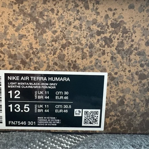 Nike Air Humara Turquoise and Black Sneakers - Picture 6 of 6